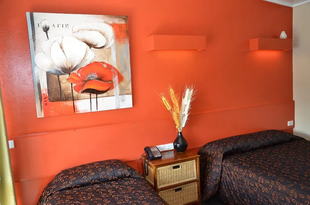 Warwick Motor Inn Motel